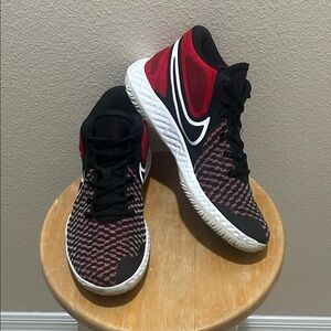 Nike KD Trey 5 VIII Bred. Black, University Red and White sneakers. CW1064-002